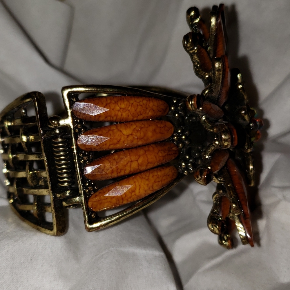 Beautiful statement bracelet - Picture 2 of 4